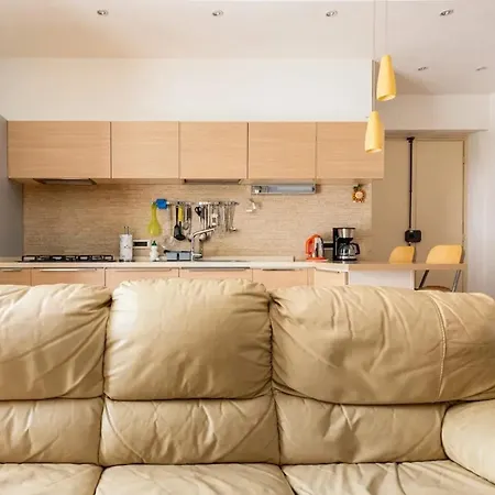 Modern In With Stunning Views 75 M² *